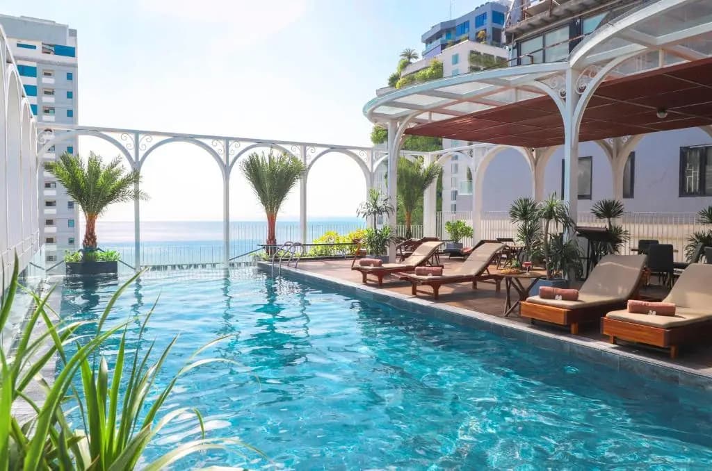 Golden Lotus Luxury Hotel Danang - Complimentary Daily Afternoon Tea
